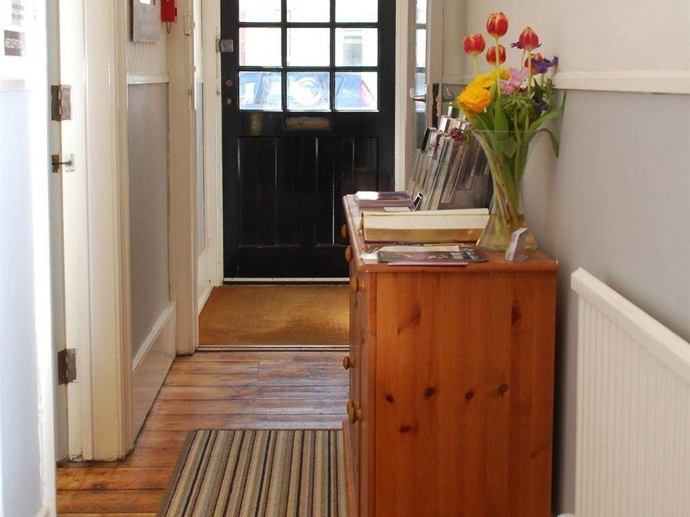 Cambridge House Guest House AEGON International Esterno foto