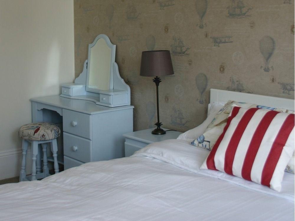 Cambridge House Guest House AEGON International Esterno foto