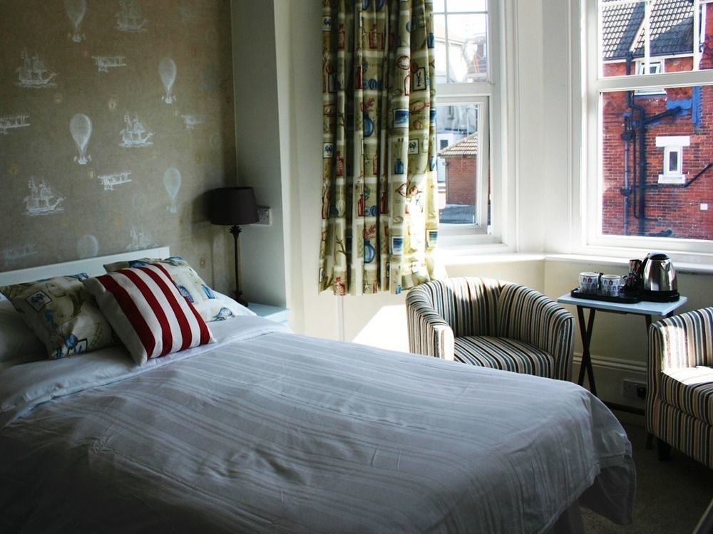 Cambridge House Guest House AEGON International Esterno foto