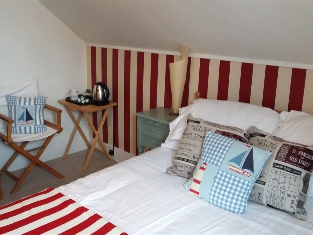 Cambridge House Guest House AEGON International Esterno foto